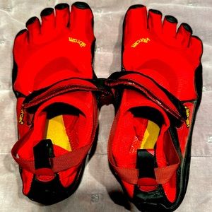Vibram men’s KSO shoes, RED, Size US11/EU45
